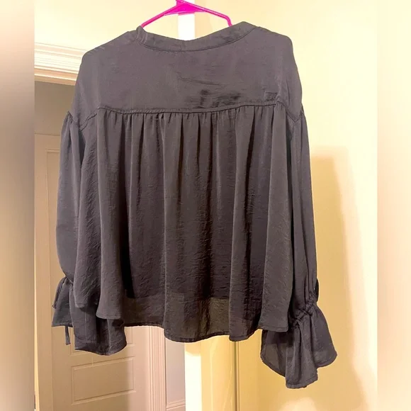 Black Top - Picture 2 of 3